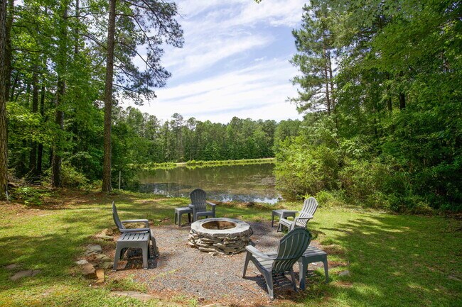 Building Photo - 806 Sumac Ln