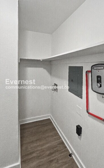 Building Photo - 1012 4th Ave W