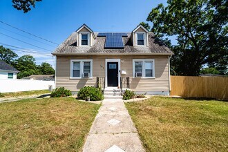 Building Photo - 183 Commack Rd