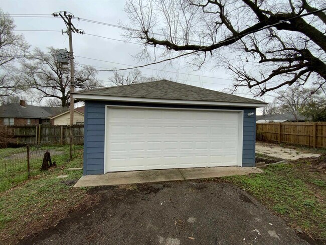 Building Photo - 920 N Auburndale St