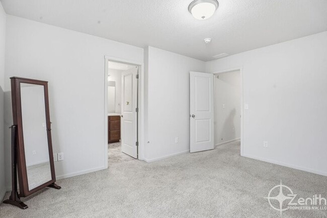 Building Photo - 11726 NE 23rd St