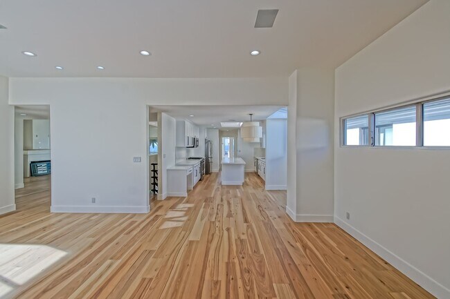 Building Photo - Beautifully Remodeled, 4BR4.5BA Hill Section Home w/ Amazing Panoramic Ocean Views, 3 Decks, Atri...