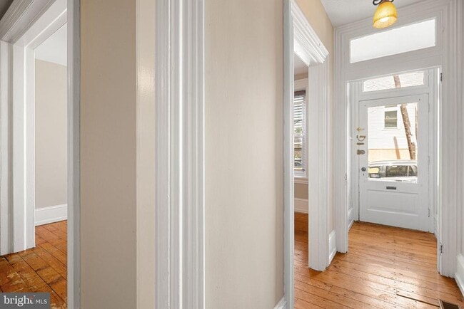 Building Photo - 161 Hermitage St