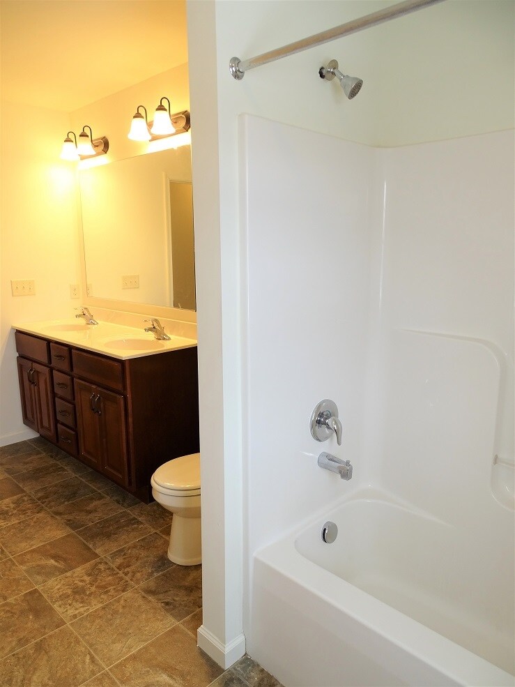 Building Photo - 344 Meadow View Dr