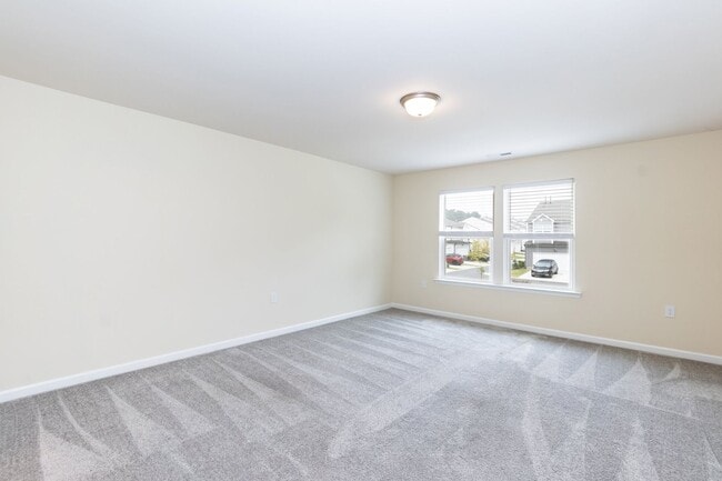 Building Photo - Three Bedroom Home