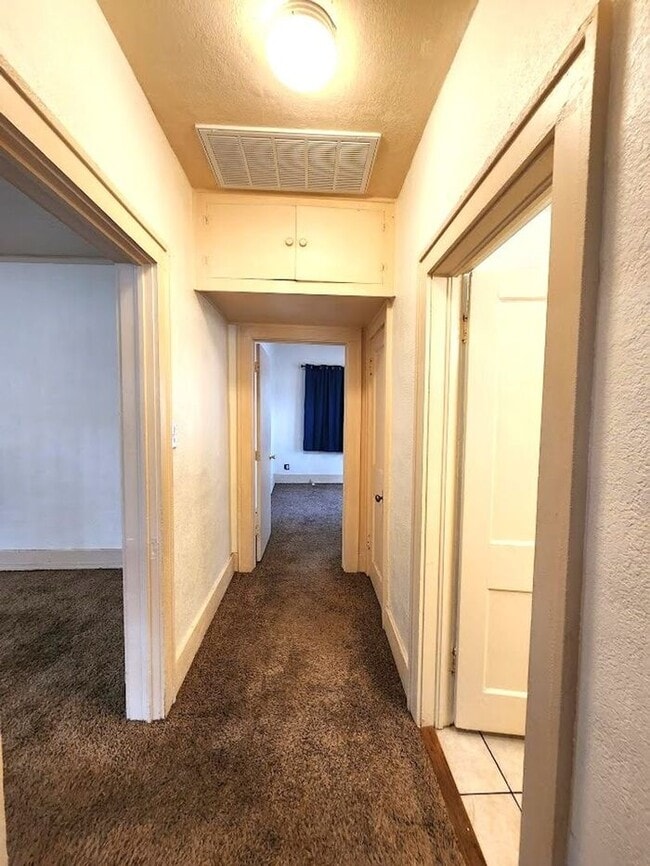 Building Photo - 2 Bed 1 Bath Plus Bonus Room in YOUNGS ENG...