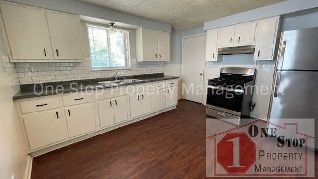 Building Photo - Beautiful 3 Bedroom 1.5 Bathroom in Kansas...