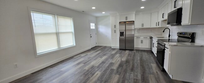 Building Photo - 409 Woodmont Ave