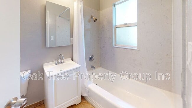 Building Photo - 824 15th St