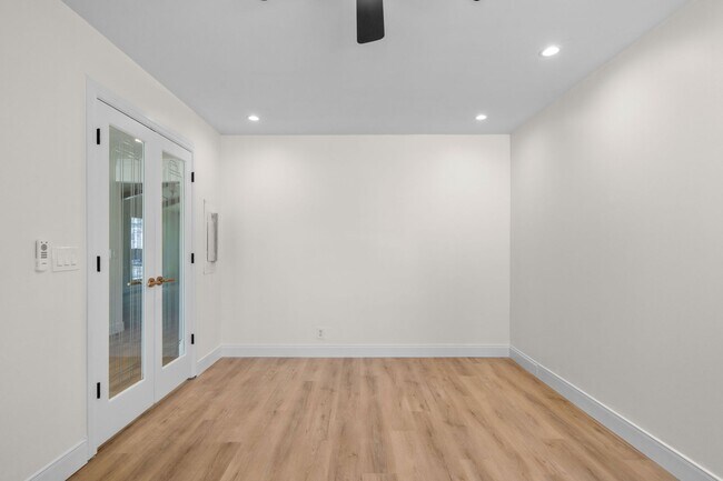 Building Photo - Totally renovated open concept with vaulted ceilings