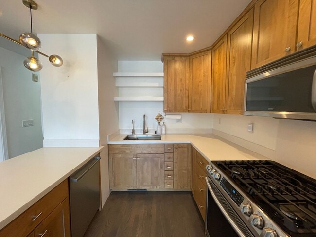 Building Photo - Outer Sunset 2BR Condo Across from Golden Gate Park | Bright Living, In Unit Laundry, & Parking S...