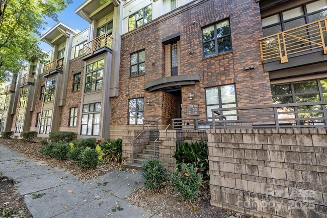 Building Photo - 708 N Davidson St