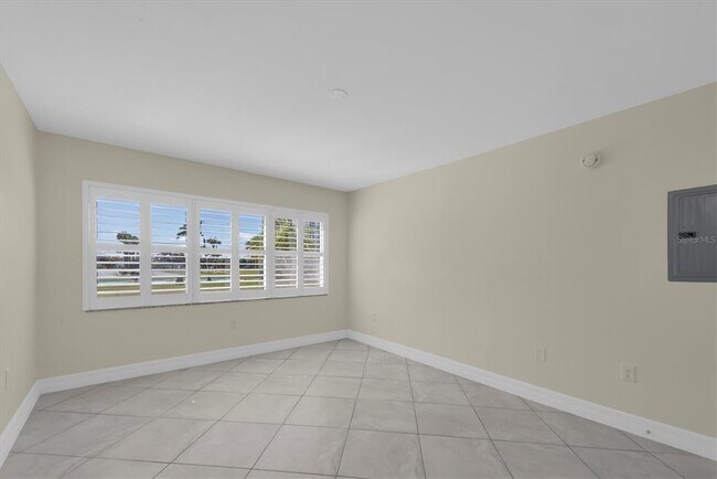 Building Photo - 8 Glencoe Pl