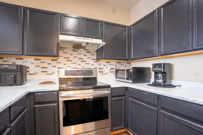 Building Photo - Beautiful townhome on Snow Bowl for Rent!