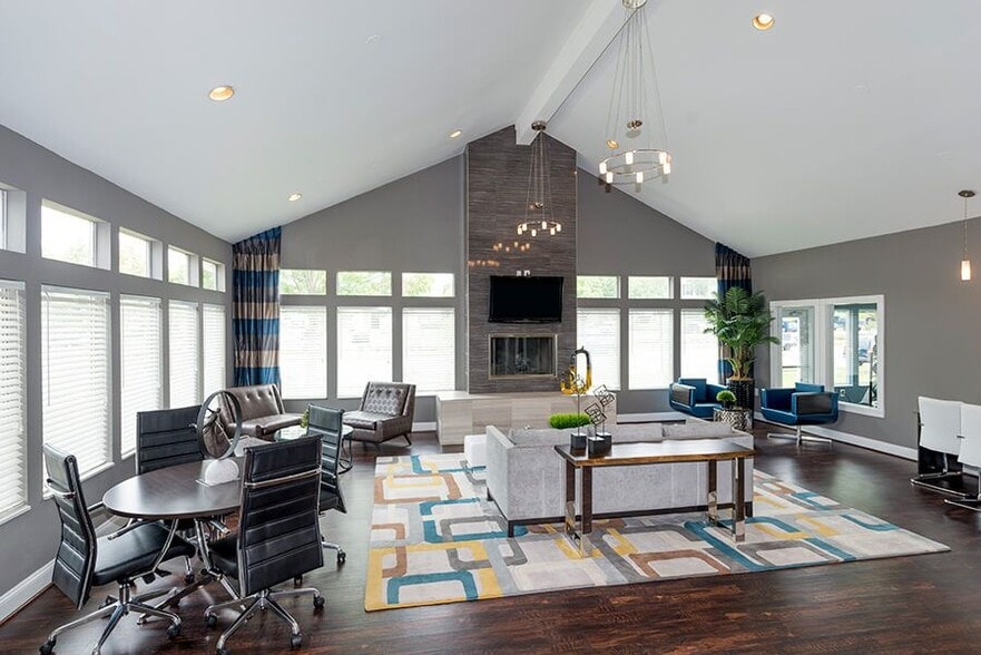 Interior Photo - Misty Ridge