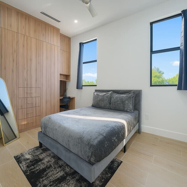 Building Photo - 1812 Miami Rd