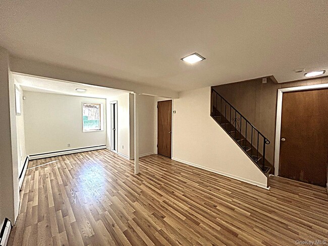 Building Photo - 8 Ridge St