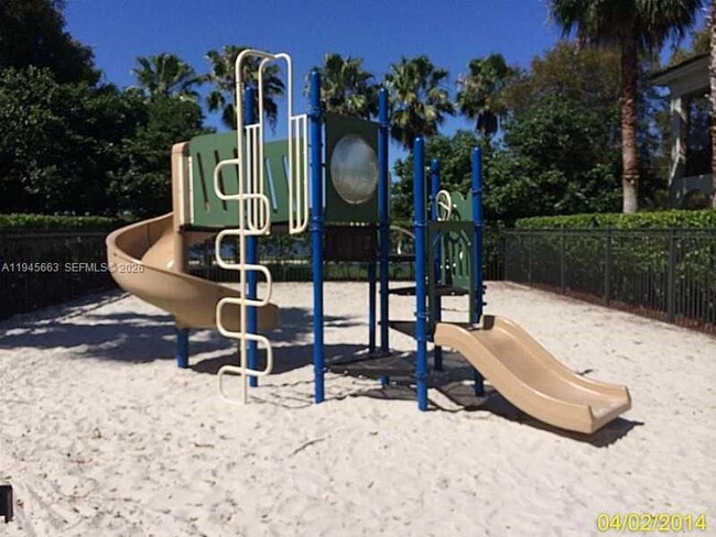 Building Photo - 2589 Centergate Dr