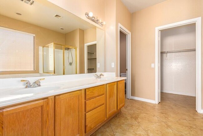 Building Photo - Single level rare to find 3 bed house in G...