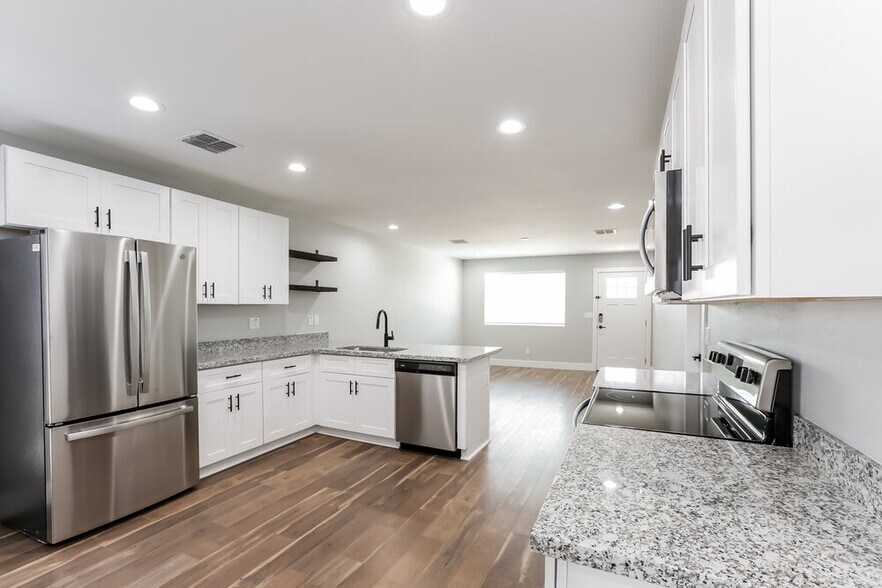 Building Photo - 3862 W Tamarisk St