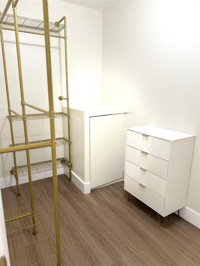 Building Photo - 2720 Forest Hills Blvd