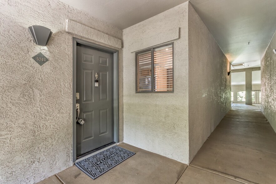 Building Photo - 15095 N Thompson Peak Pkwy