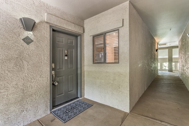 Building Photo - 15095 N Thompson Peak Pkwy