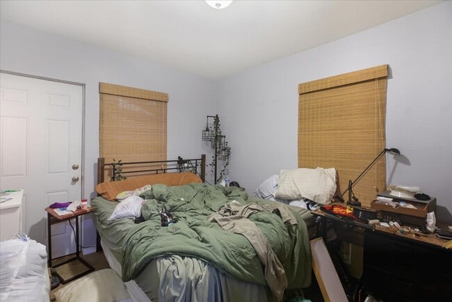 Building Photo - 518 N May St