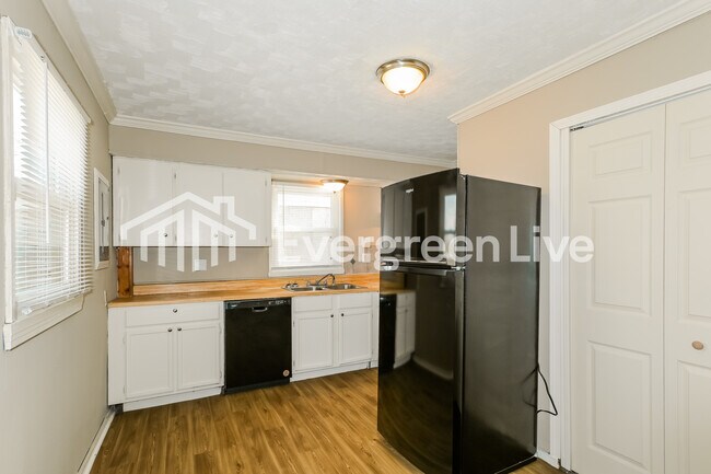 Building Photo - 13 St Benedict Ct