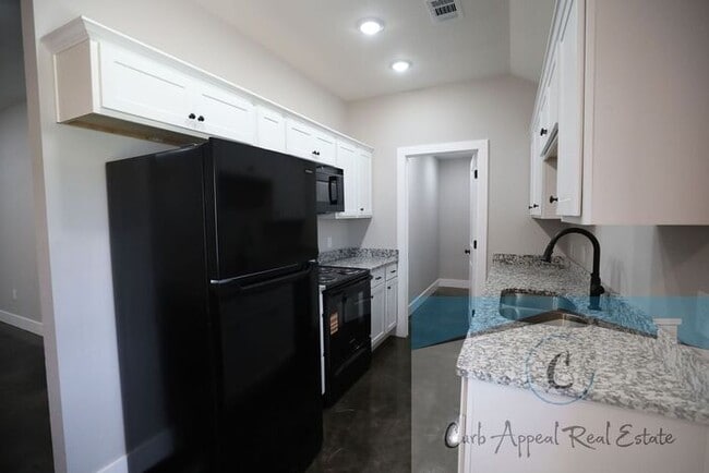 Building Photo - Move in special $900!! New construction 3 bed / 2 bath home - Bono