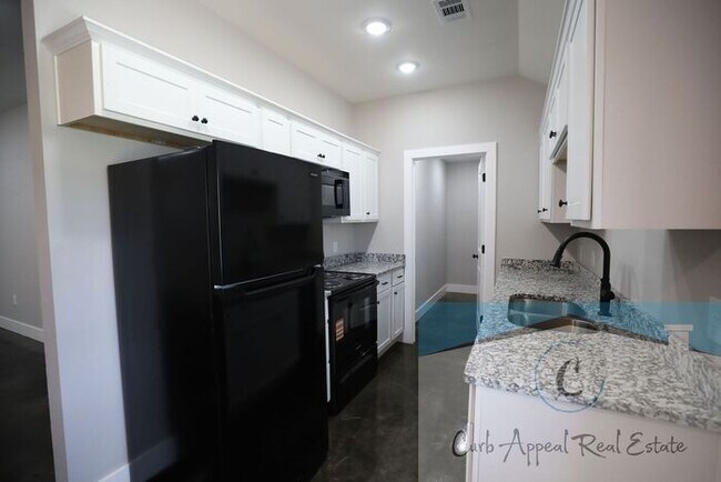 Building Photo - New construction 3 bed / 2 bath home - Bono