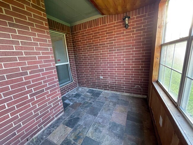 Building Photo - 1225 Sagebrush St