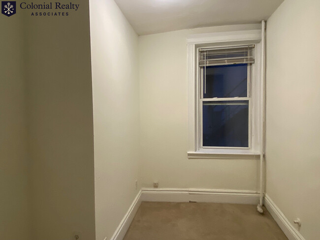 Building Photo - 6 Camelot Ct