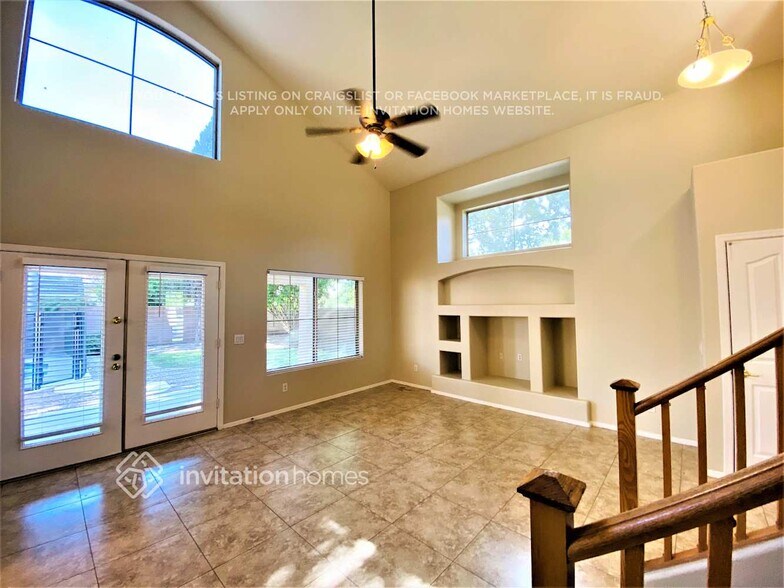 Building Photo - 3525 E Linda Ln