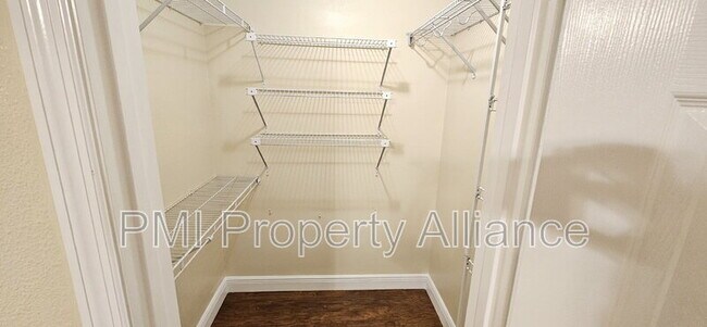 Building Photo - 703 Sunbury Ct