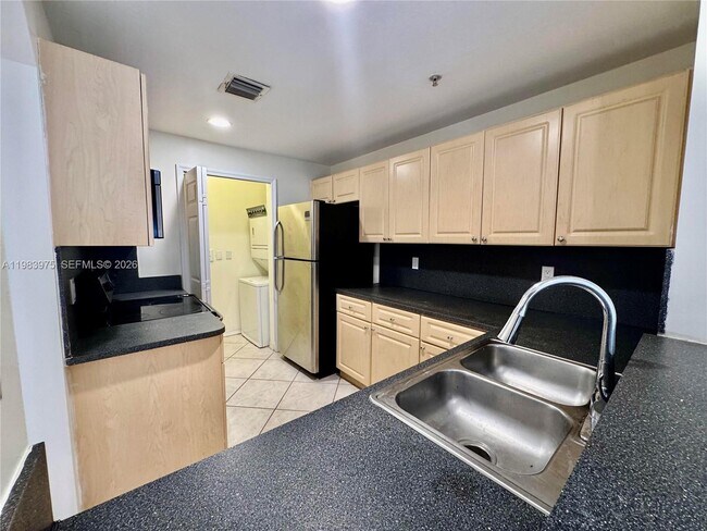 Building Photo - 6520 NW 114th Ave