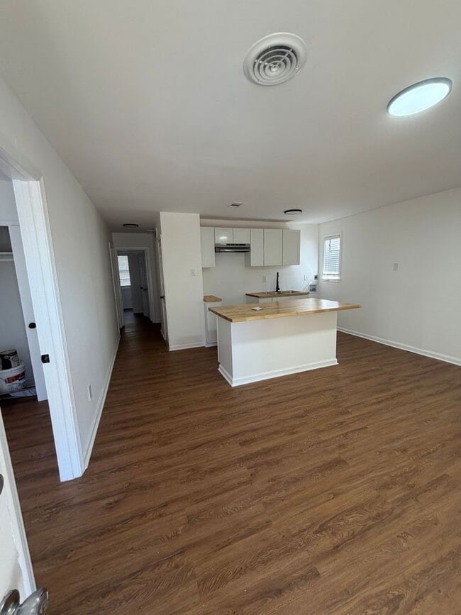 Building Photo - 2982 Hale Ave