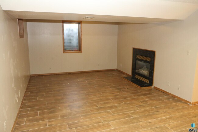 Building Photo - 925 S Harrington Ave