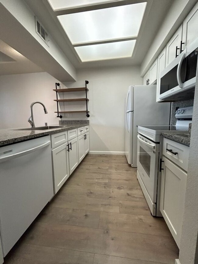 Building Photo - Springdale Condo