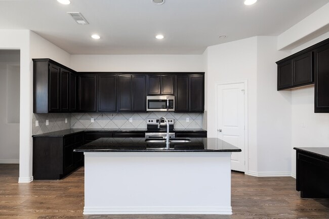 Building Photo - 336 Emerald Creek Dr