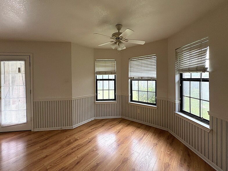 Building Photo - 3912 Bur Oak Dr