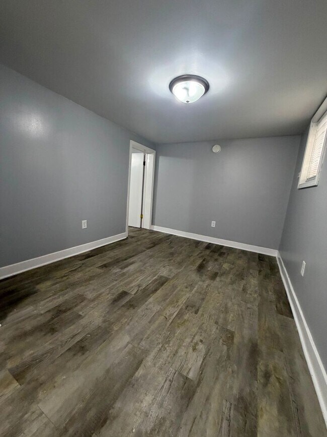 Building Photo - 4828 Melville Ave