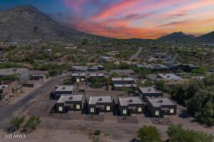 Building Photo - 6041 E Valley Way