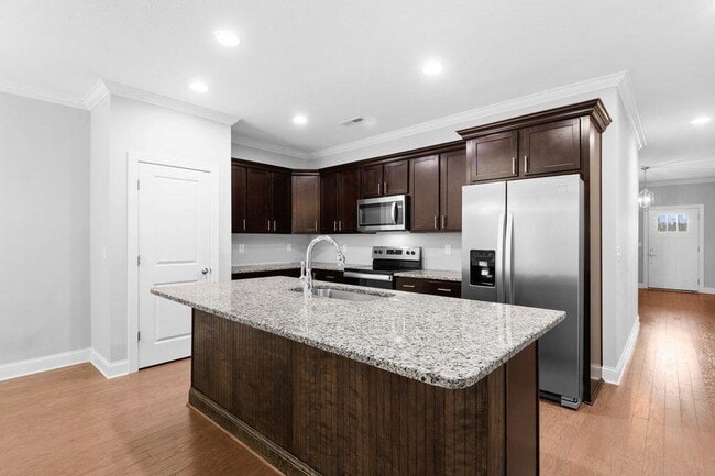 Building Photo - 5120 Meadowbend Dr NE