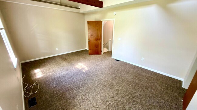 Building Photo - 451 Averill Ave
