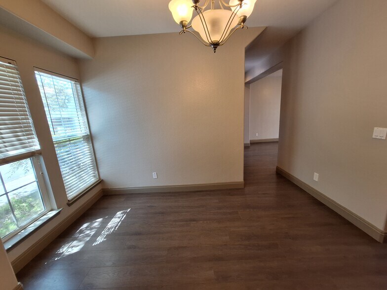 Building Photo - 5424 Knotty Pine Way