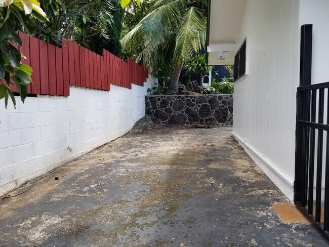 Building Photo - NEWLY RENOVATED -2 Bed, 2 Bath, 2 Parking Duplex in Aiea- UTILITIES INCLUDED!!