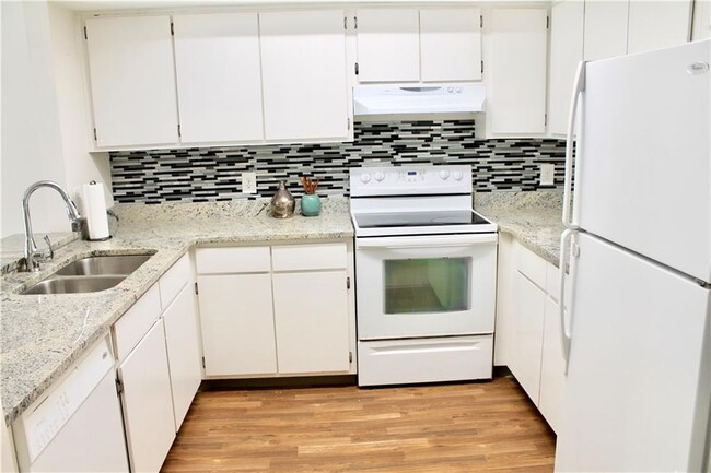 Building Photo - 340 Brockinton Marsh