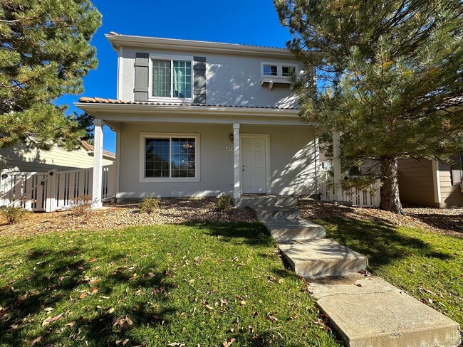 Primary Photo - Fenced Side Yard