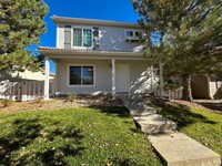 Building Photo - Fenced Side Yard